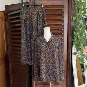 VINTAGE EUC 2 piece Paisley Print Skirt Top Set marked 10 small